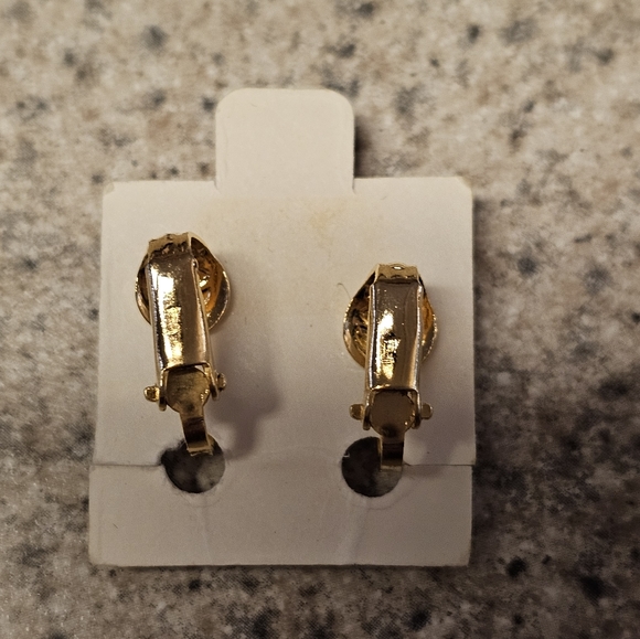 Vintage Shamrock Clip Earring and Pendant Set - Green Enamel & Goldtone - Picture 3 of 5